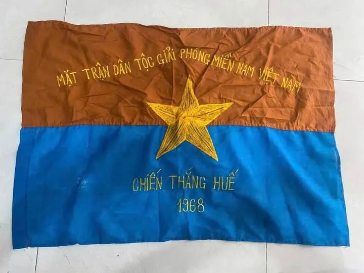 Lá cờ kỷ niệm địa danh Huế "Chiến thắng Huế 1968"