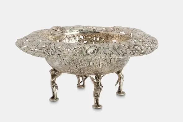 Bát bạc Đức có chân đế hình thiên thần Putti, bạc 800