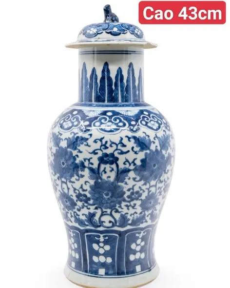 Lọ sứ hoa lam có nắp, núm sư tử, cao 43cm