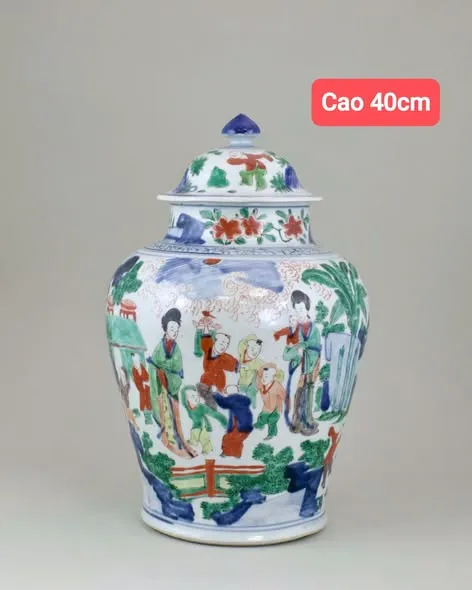 Lọ sứ ngũ thái có nắp vẽ nhân vật, cao 40cm