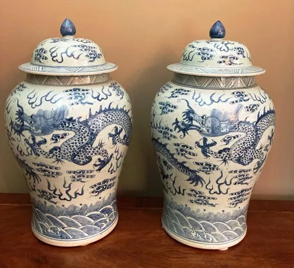 Cặp chóe sứ hoa lam vẽ song long tranh châu, cao 53cm