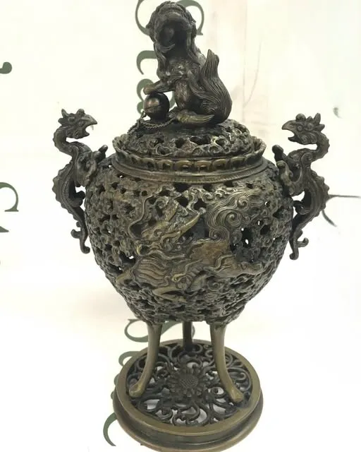 Đỉnh đồng chạm thủng, quai rồng, núm nghê, cao 28cm