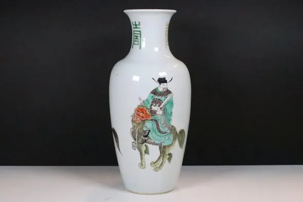 Bình sứ dáng lục bình vẽ tiên ông cưỡi hươu, cao 33cm