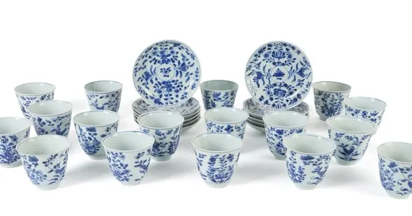 Bộ 17 cốc và 11 đĩa lót hoa lam (28 món)