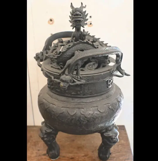 Đỉnh trầm đồng có nắp, núm rồng, chân nghê