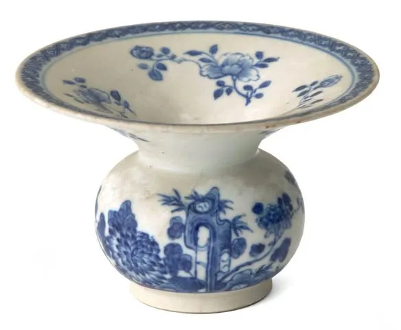 Ống nhổ (tra đấu) hoa lam miệng loe
