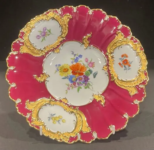 Đĩa Meissen Rococo vẽ hoa