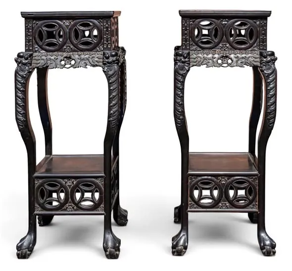 Cặp kỷ gỗ hai tầng chạm đồng tiền