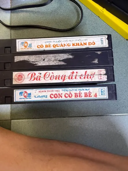 Combo 4 băng VHS thiếu nhi: Cô bé quàng khăn đỏ, Bà còng đi chợ, Con cò bé bé 4 + 1 cuốn