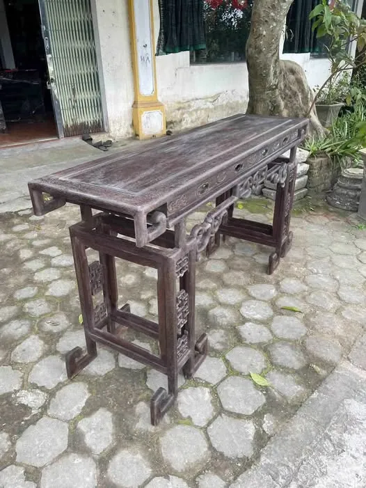 Bàn gỗ lim dáng án thư bày đồ
